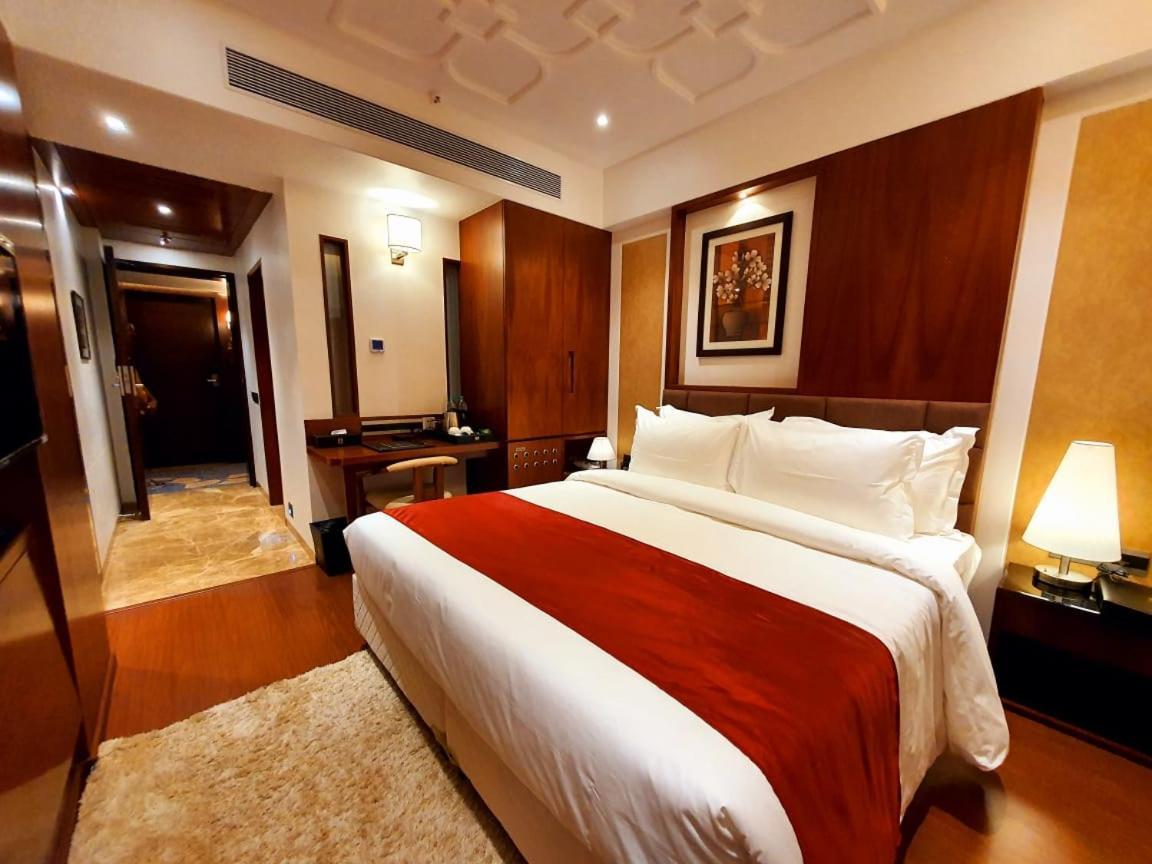 Hotel Mbc Citadel Nashik Exteriör bild
